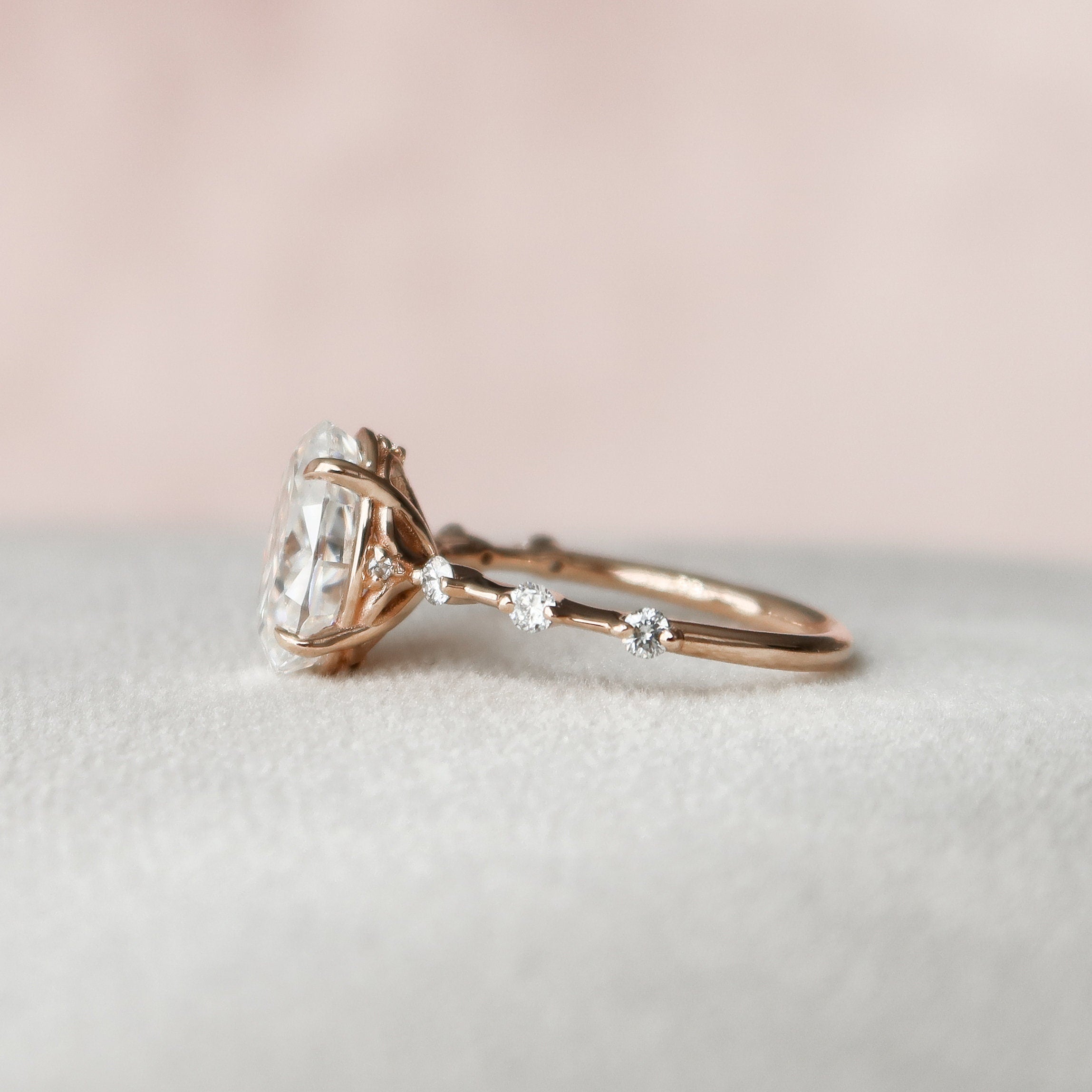 Luxury Oval Engagement Ring