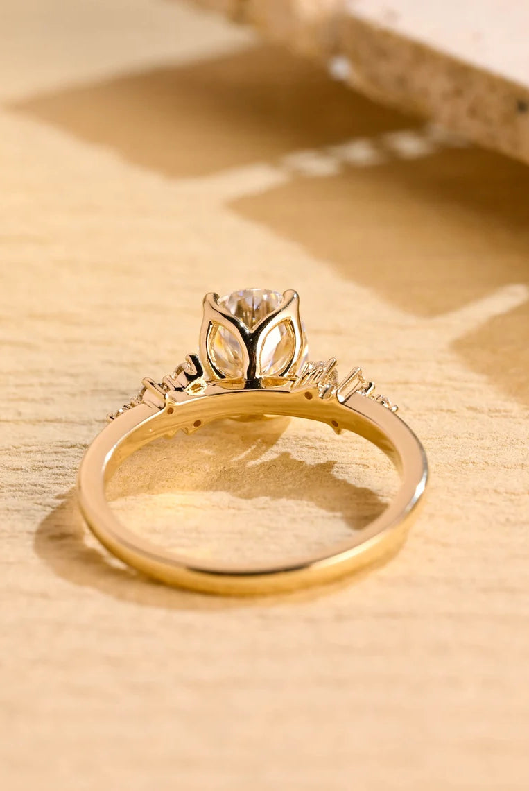 Oval Cut Engagement Ring