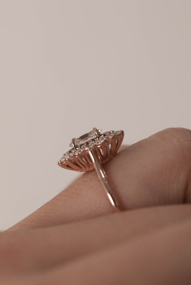 Oval Cut Moissanite Ring