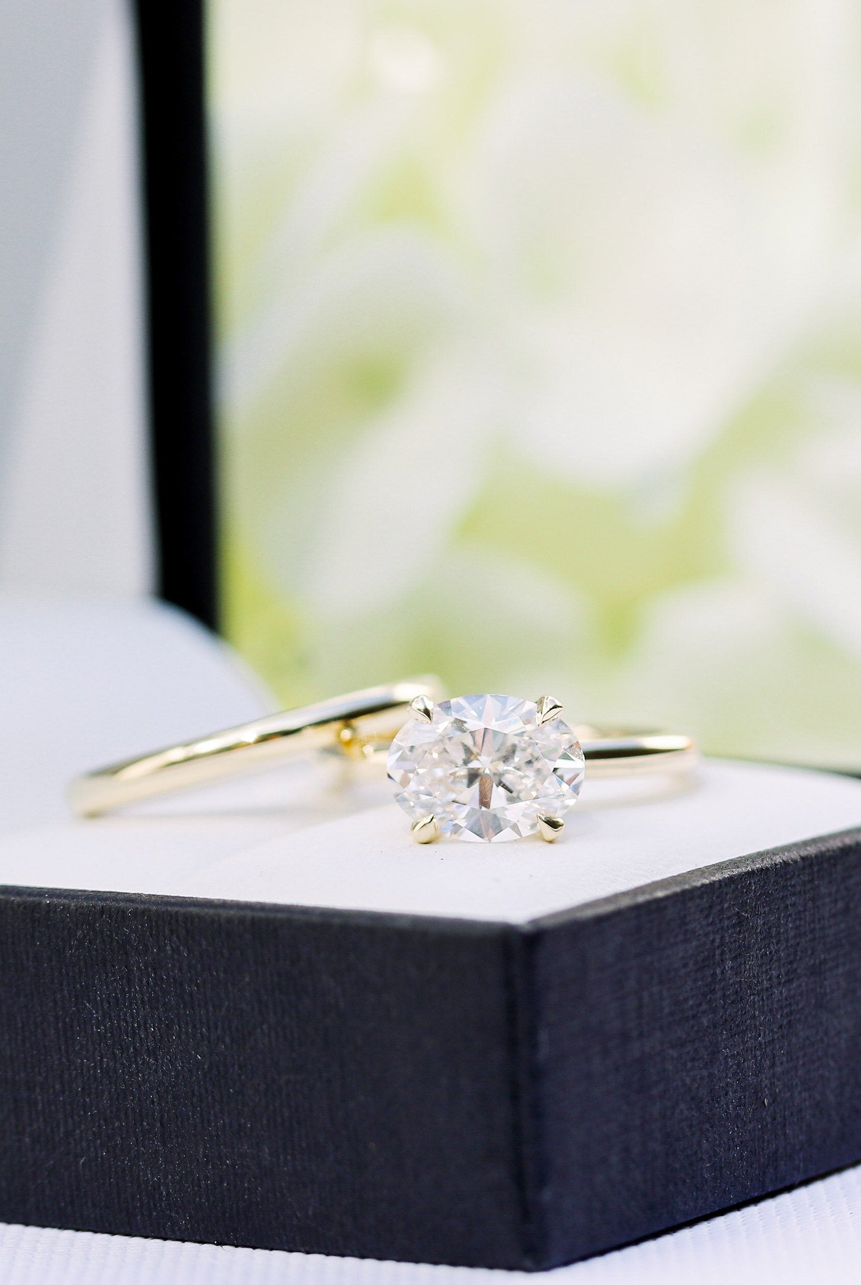 Luxury Oval Engagement Ring
