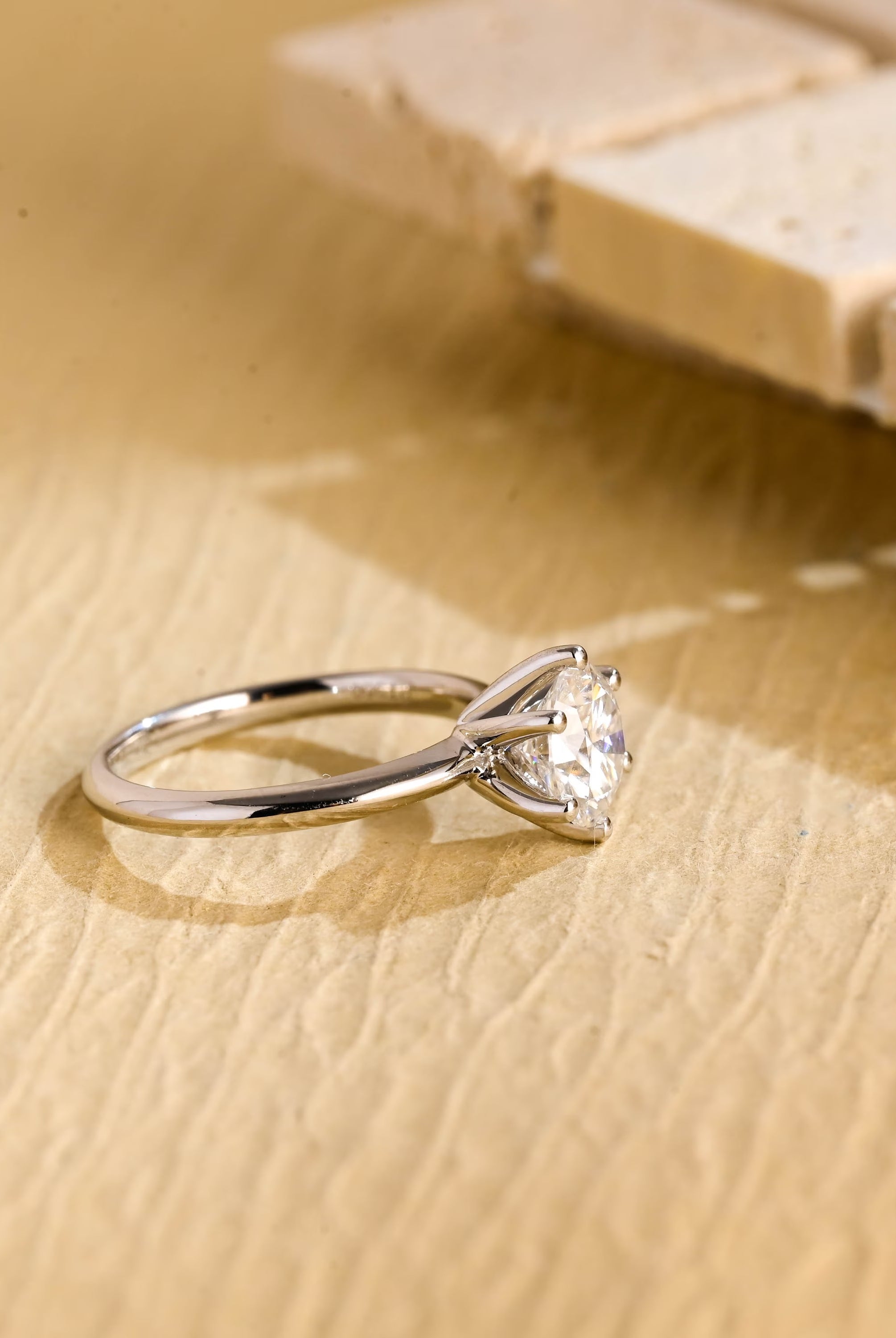 Round Cut Engagement Ring