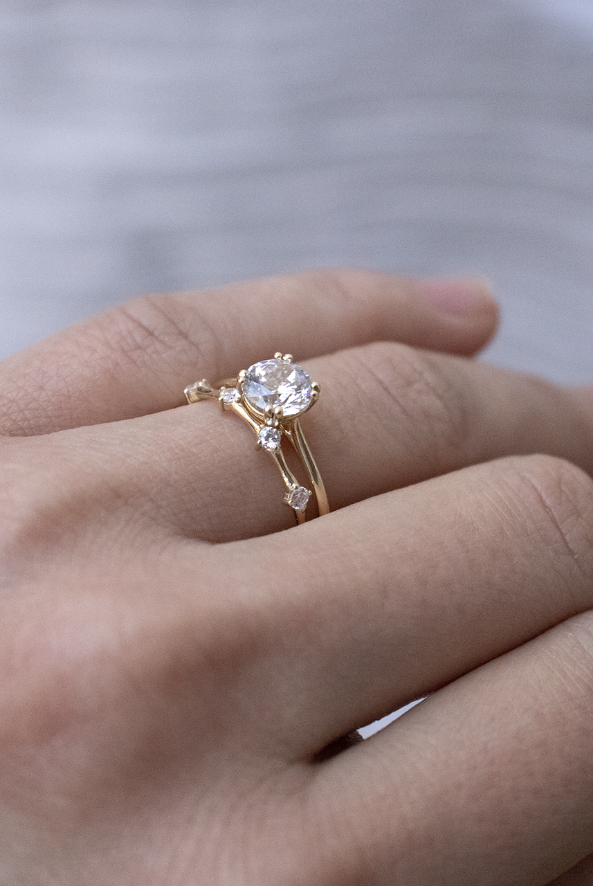 Round Cut Engagement Ring