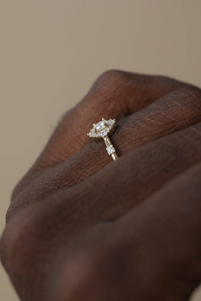 Round Cut Engagement Ring