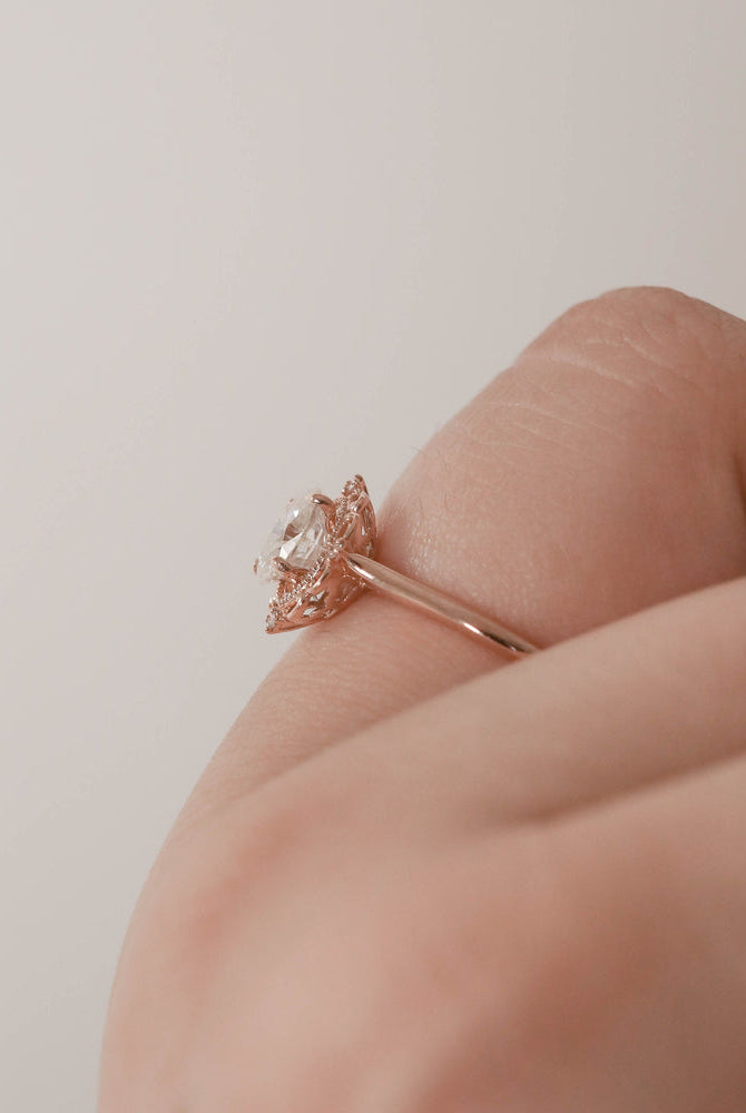 Oval Cut Engagement Ring