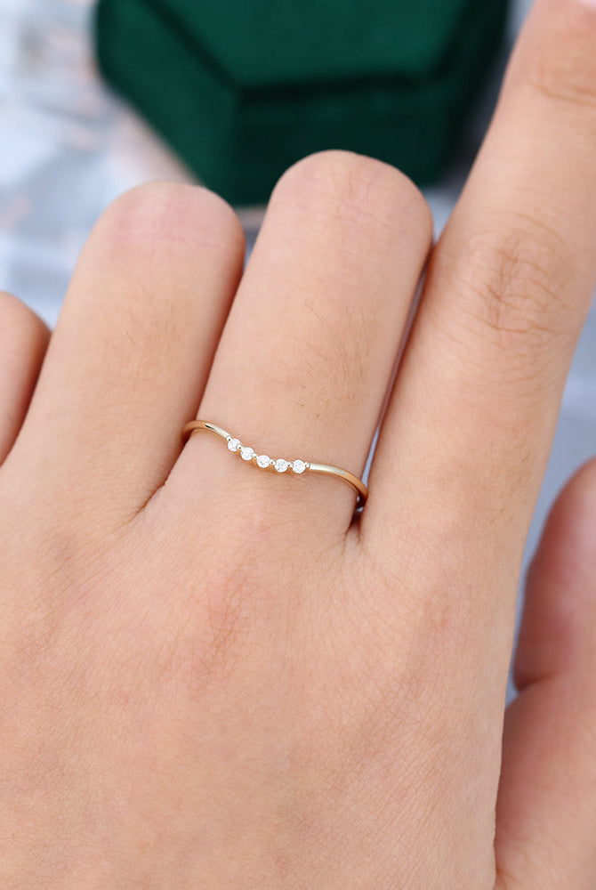 round-moissanite-curved-wedding-band