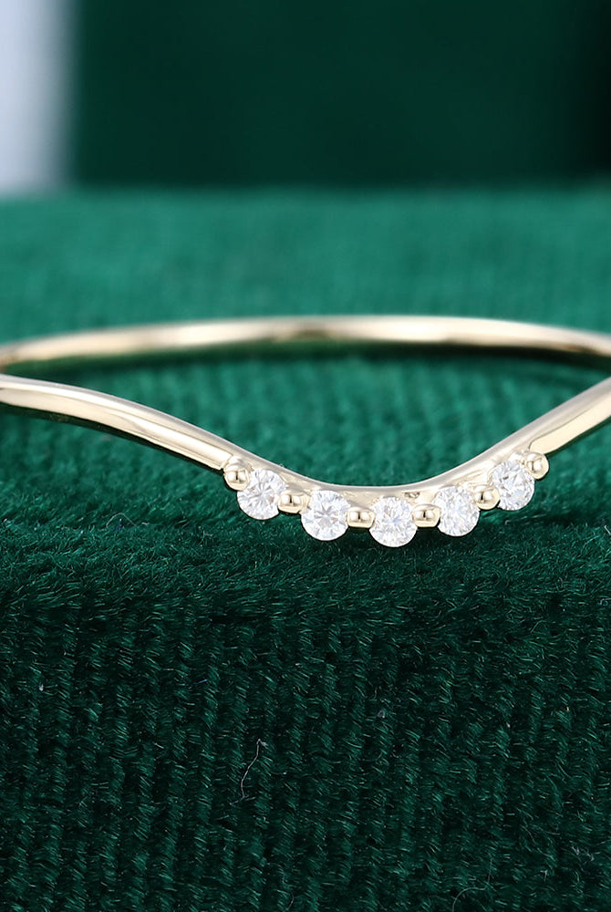 0-05-round-moissanite-curved-wedding-band