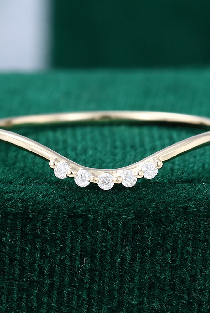 0-05-round-moissanite-curved-wedding-band
