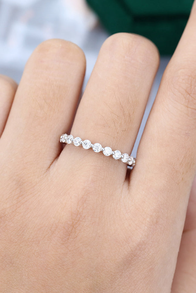 round-moissanite-bubble-prong-setting-wedding-band