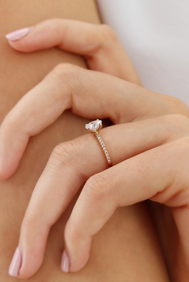 0-90-ct-oval-shaped-moissanite-solitaire-engagement-ring