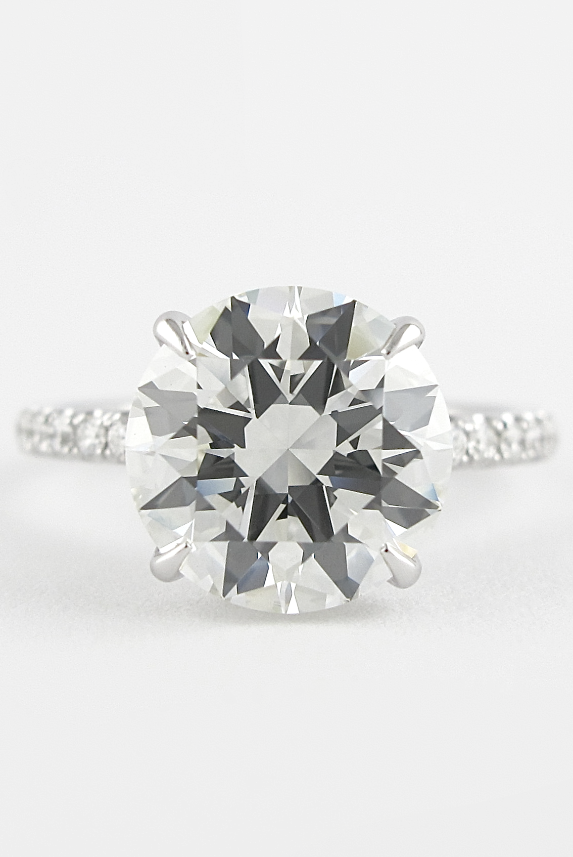 Luxury Moissanite Engagement Ring