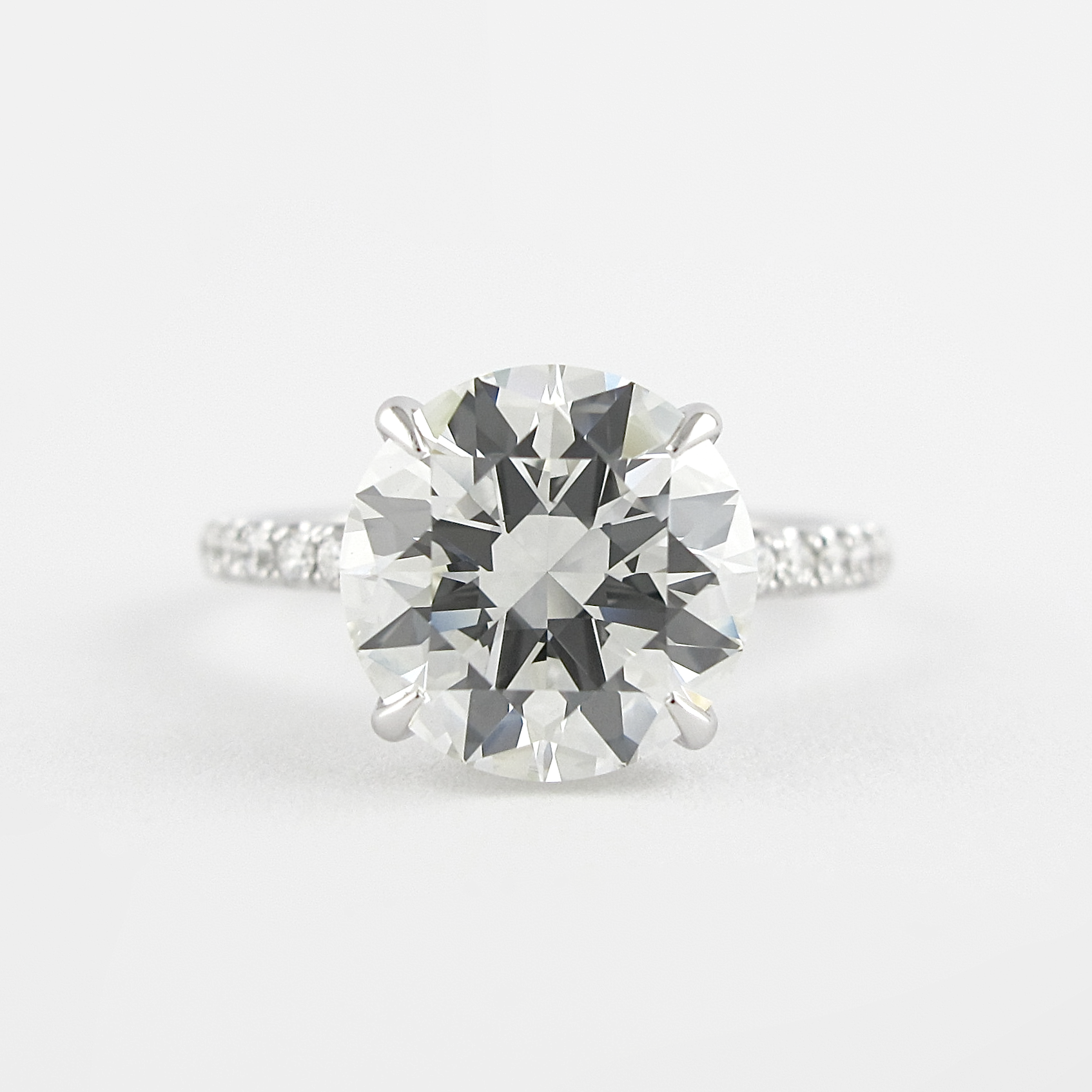 Luxury Moissanite Engagement Ring