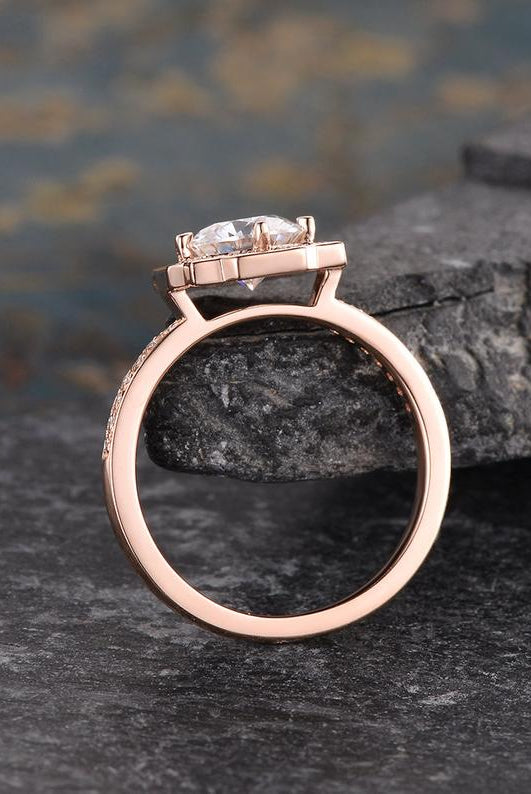 round-cut-vintage-halo-moissanite-engagement-ring-1