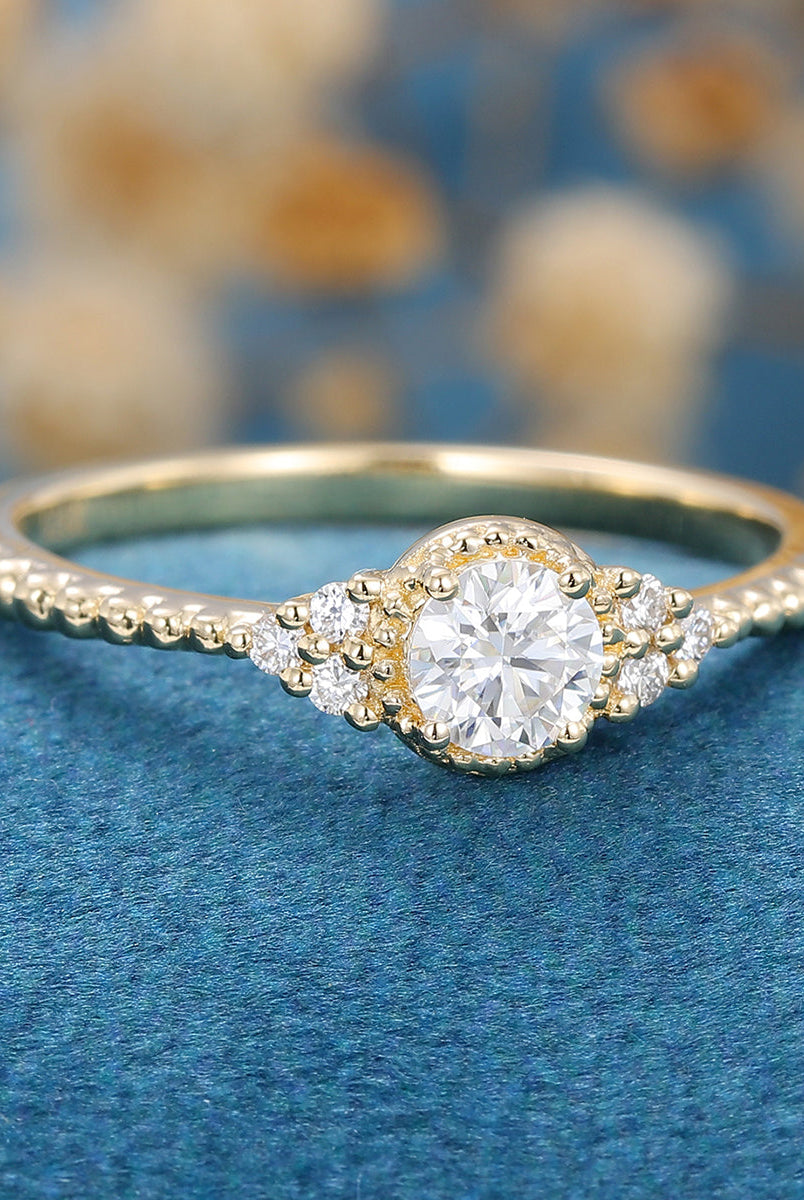 0-22-ct-round-shaped-moissanite-cluster-engagement-ring-4