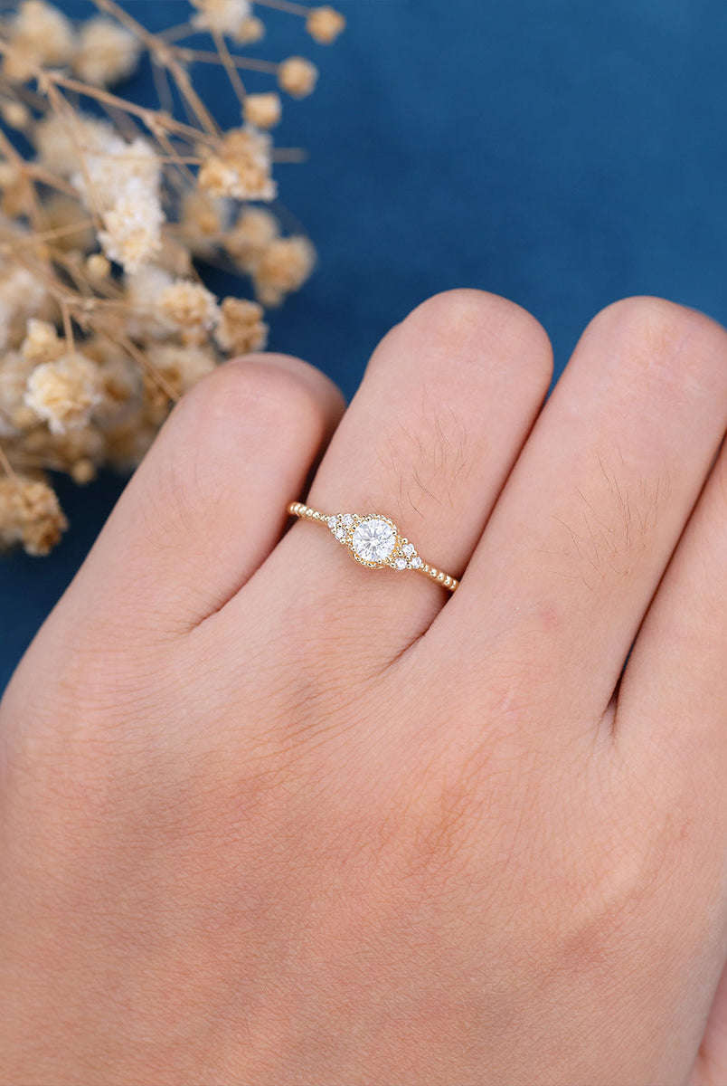 round-shaped-moissanite-cluster-engagement-ring-3