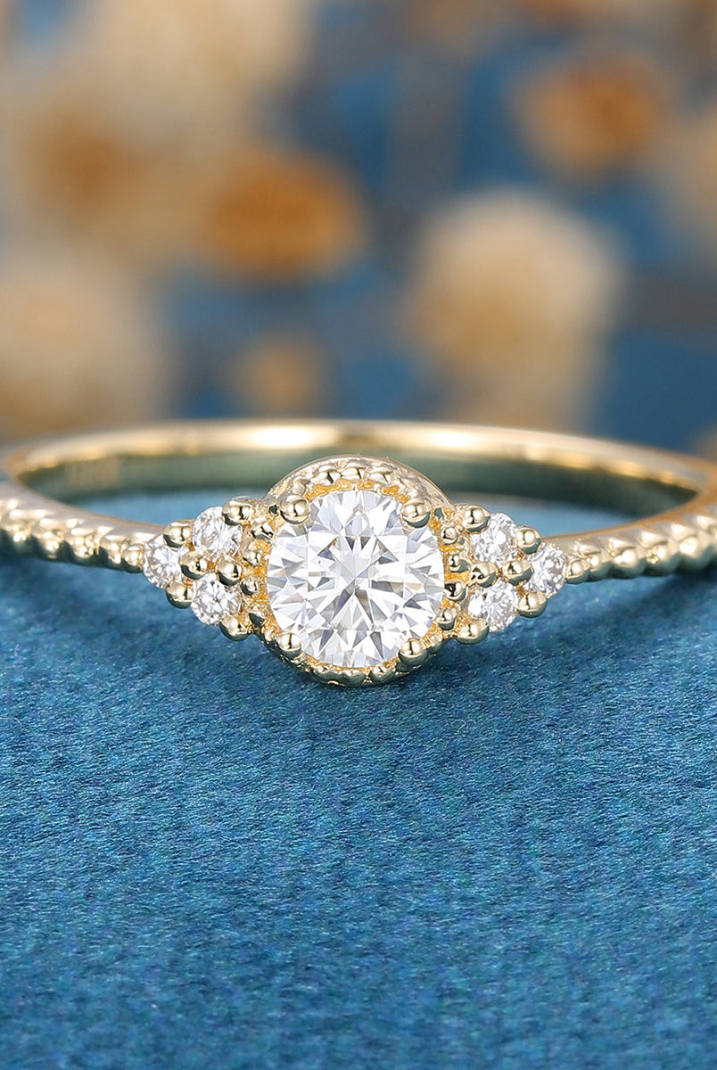 0-22-ct-round-shaped-moissanite-cluster-engagement-ring-2