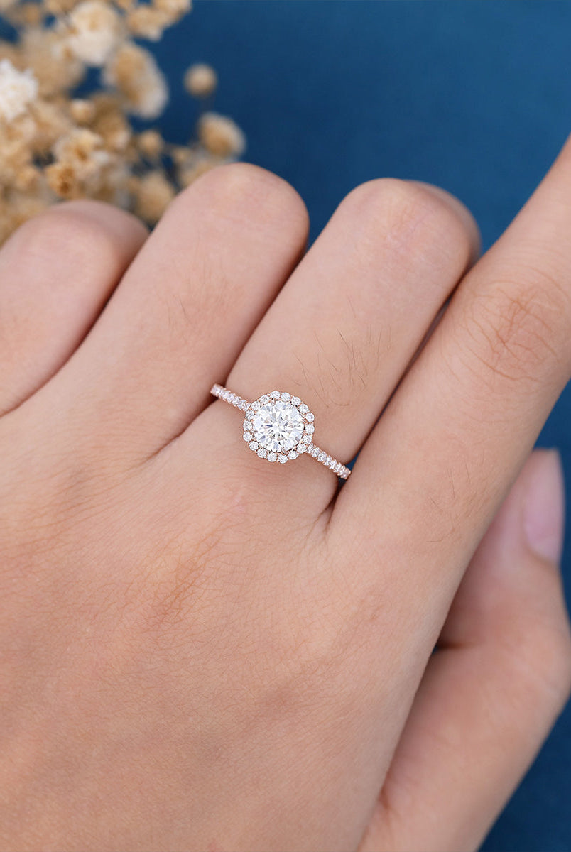 round-shaped-moissanite-halo-pave-engagement-ring