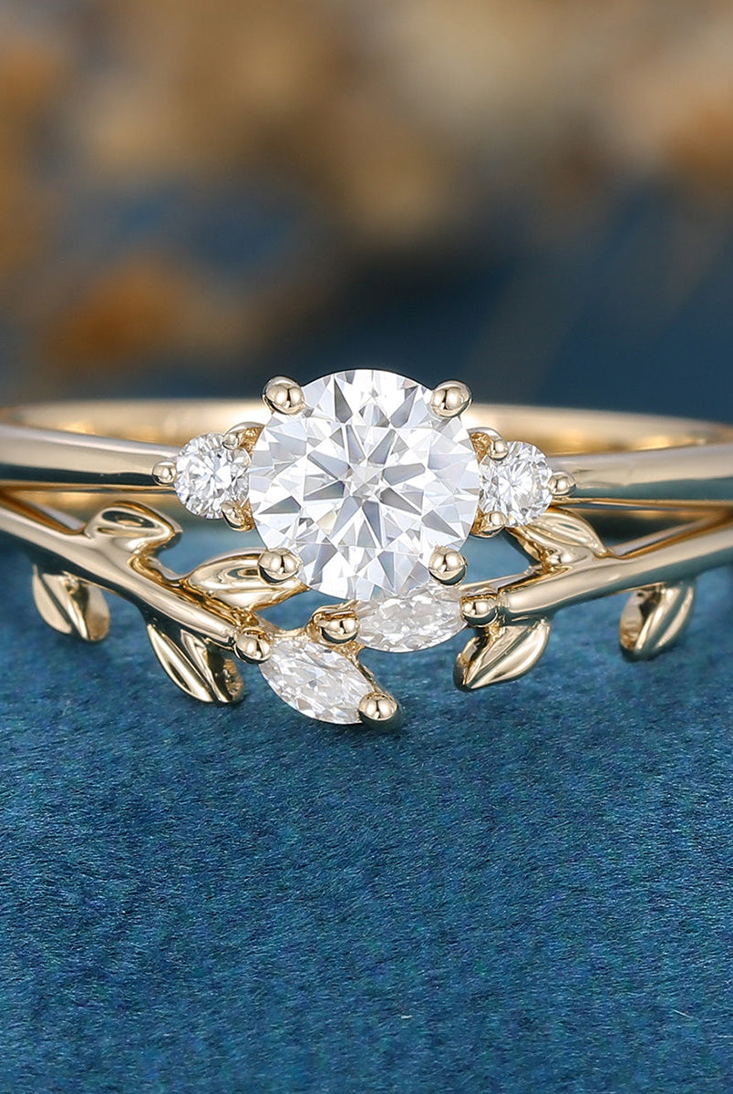 0-54-ct-round-shaped-moissanite-three-stone-bridal-set