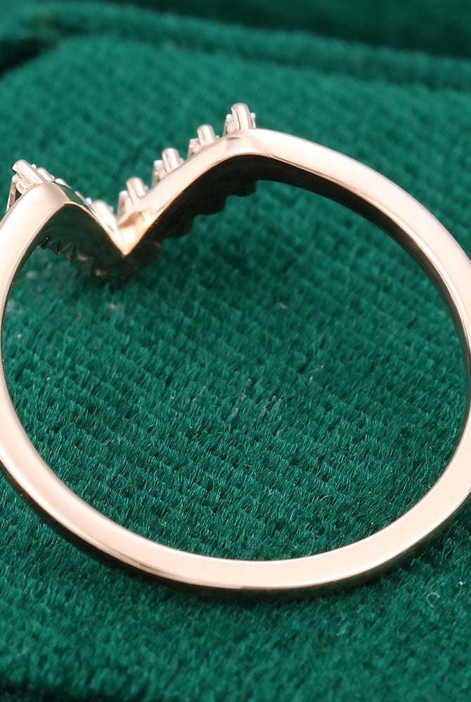 0-15-baguette-moissanite-v-shaped-wedding-band