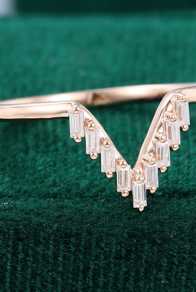 0-15-baguette-moissanite-v-shaped-wedding-band