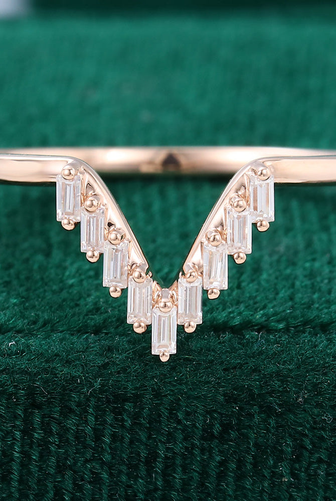 0-15-baguette-moissanite-v-shaped-wedding-band