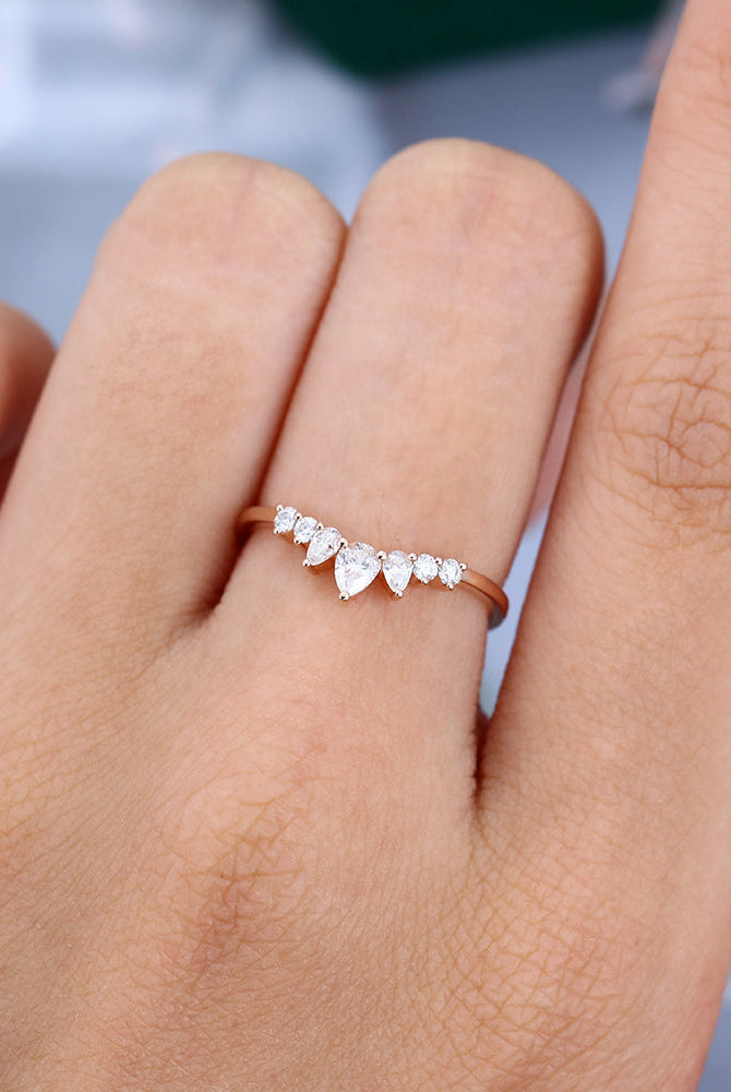 round-pear-moissanite-curved-wedding-band
