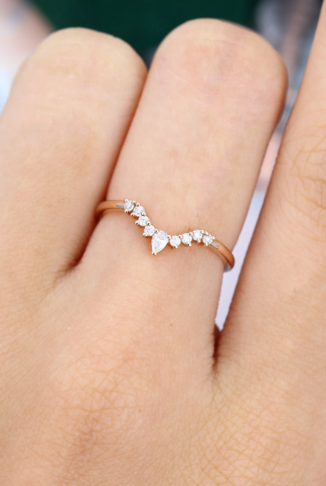round-pear-moissanite-curved-wedding-band
