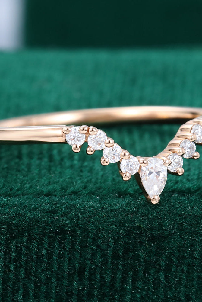 0-15-ct-round-pear-moissanite-curved-wedding-band