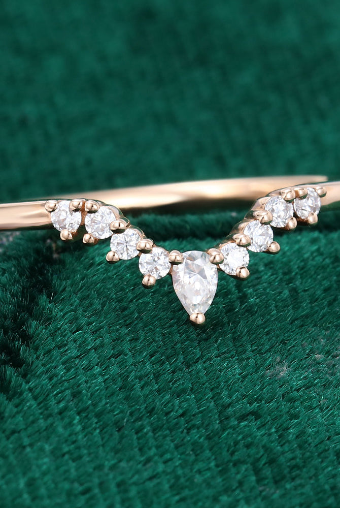 round-pear-moissanite-curved-wedding-band