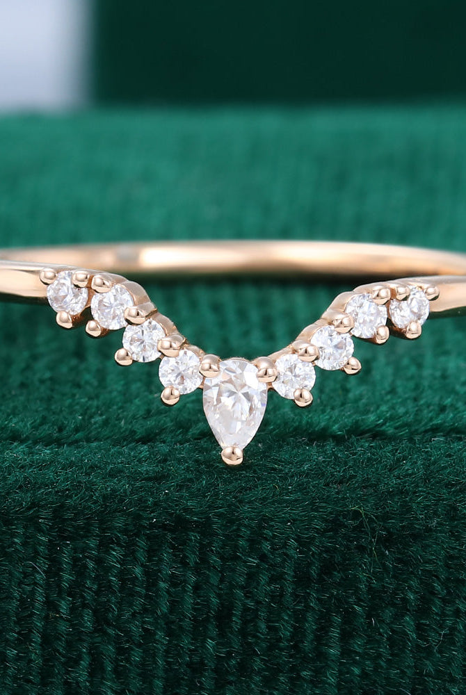 0-15-ct-round-pear-moissanite-curved-wedding-band