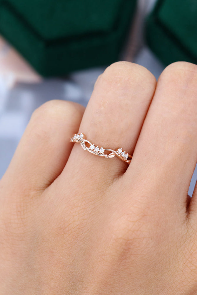 round-moissanite-art-deco-wedding-band