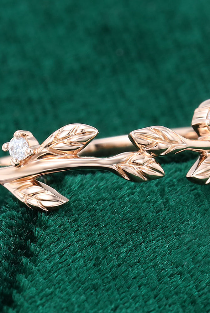 0-04-round-moissanite-twig-wedding-band