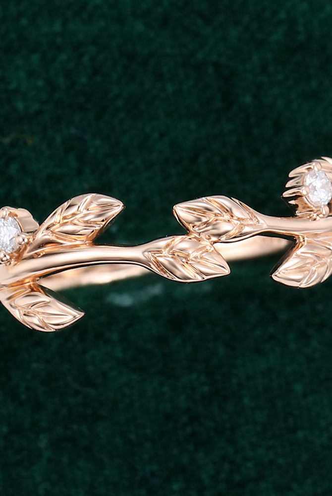 0-04-round-moissanite-twig-wedding-band