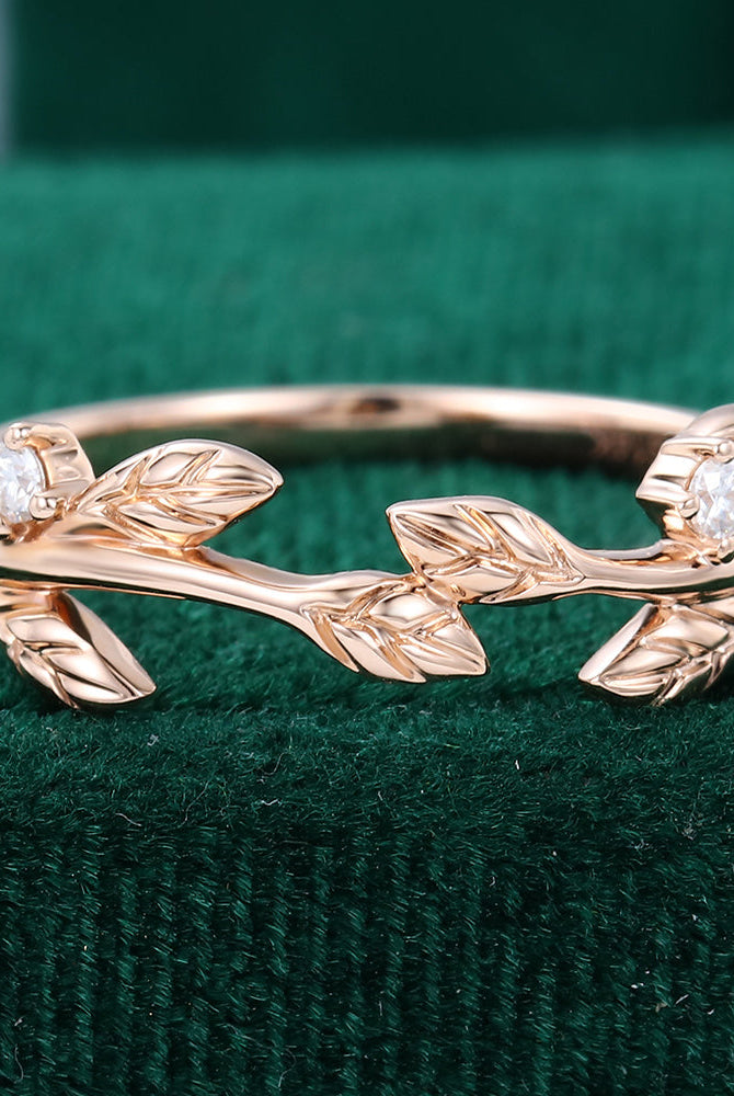 0-04-round-moissanite-twig-wedding-band