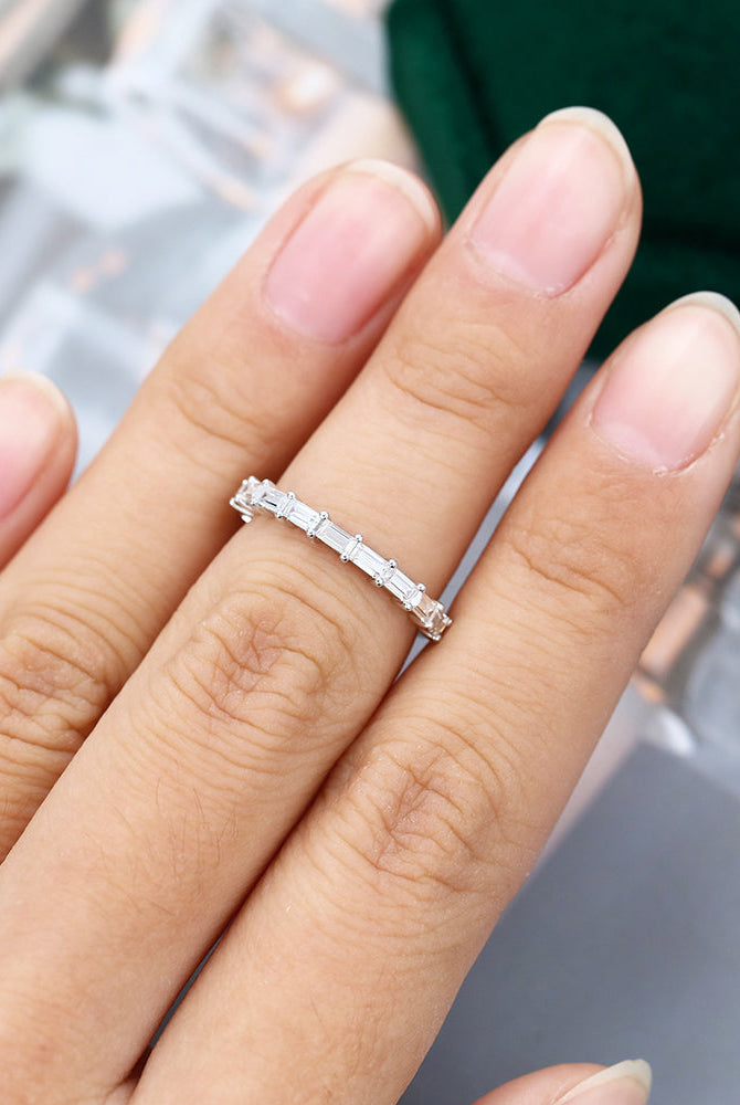 baguette-moissanite-bar-wedding-band