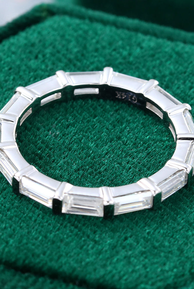 baguette-moissanite-bar-wedding-band-2