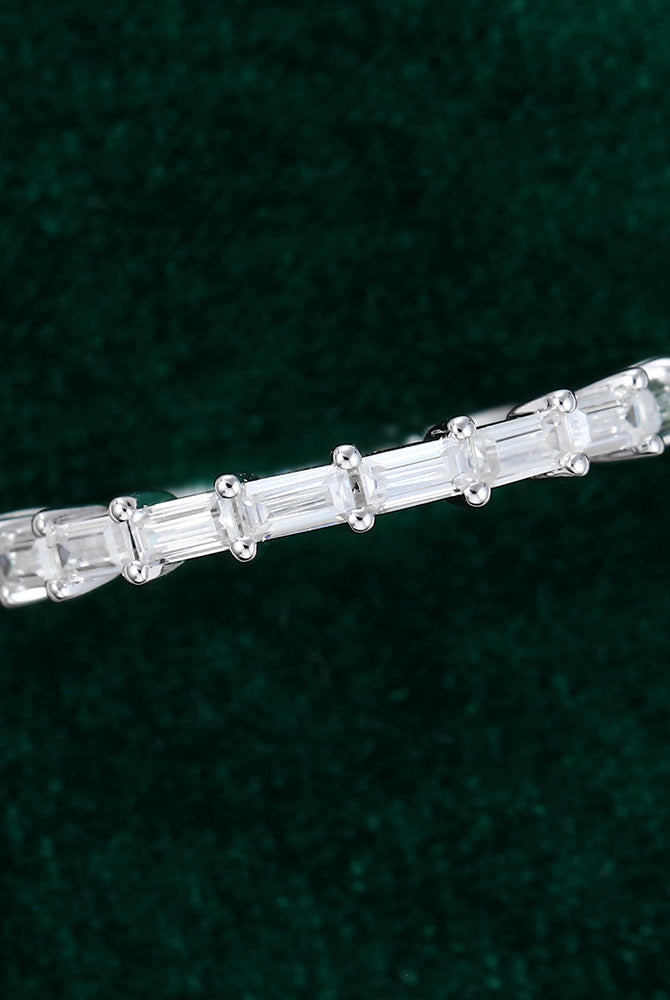 baguette-moissanite-bar-wedding-band