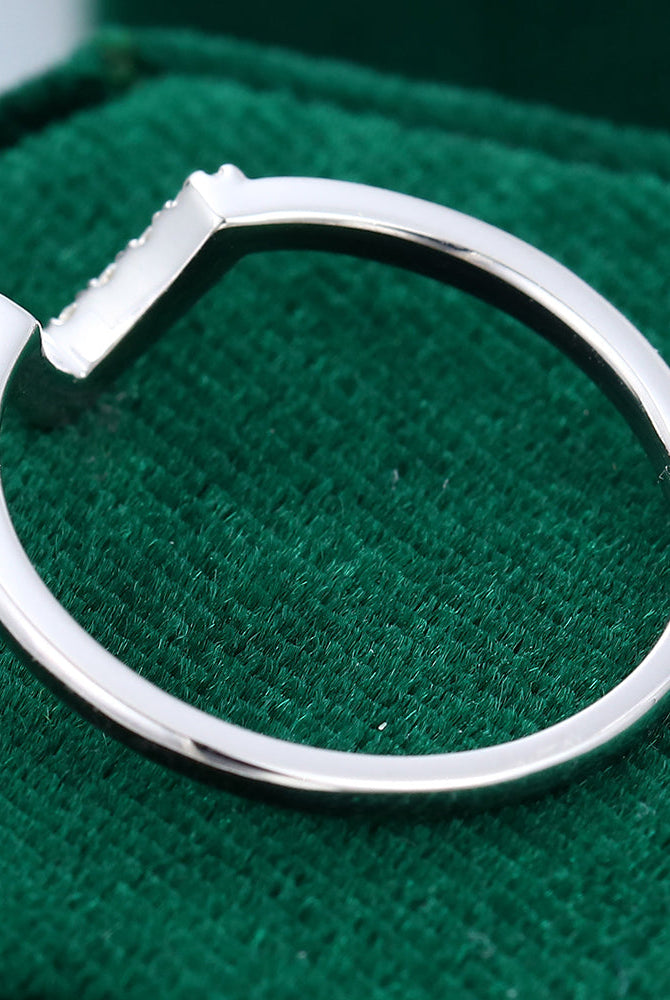 round-moissanite-v-shaped-wedding-band-2