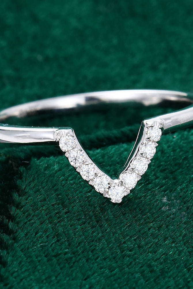 round-moissanite-v-shaped-wedding-band-2