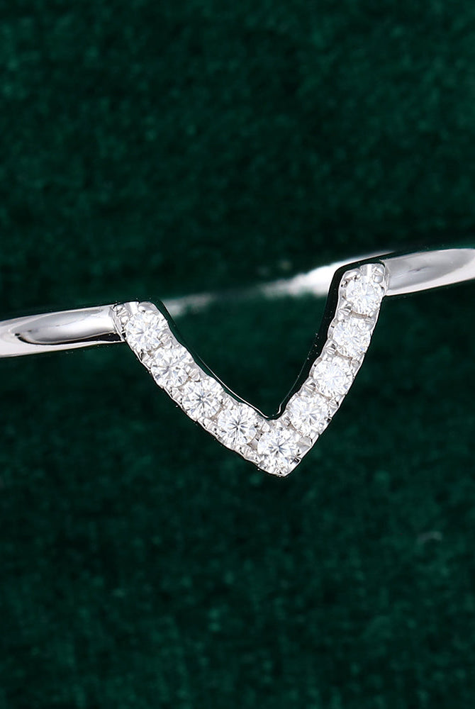 0-09-ct-round-moissanite-v-shaped-wedding-band-5