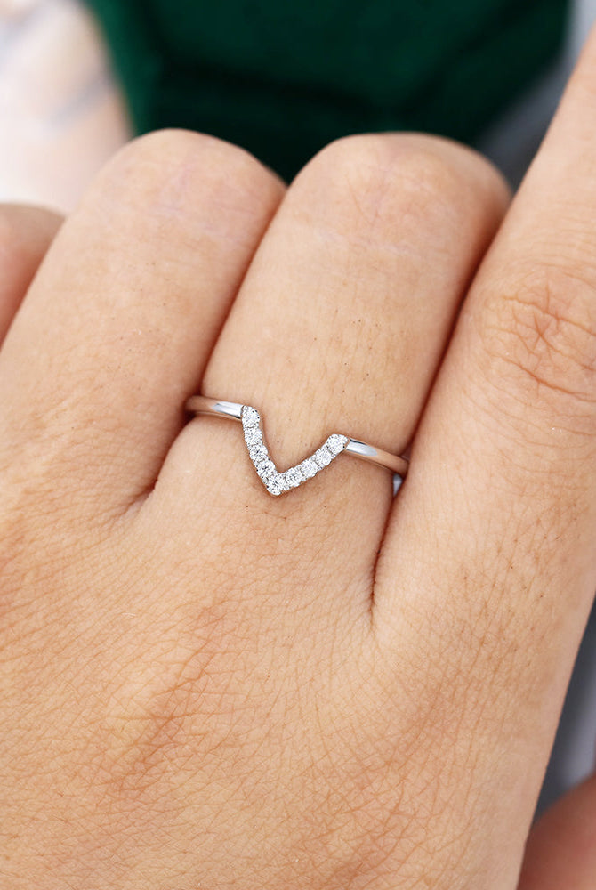 round-moissanite-v-shaped-wedding-band-2