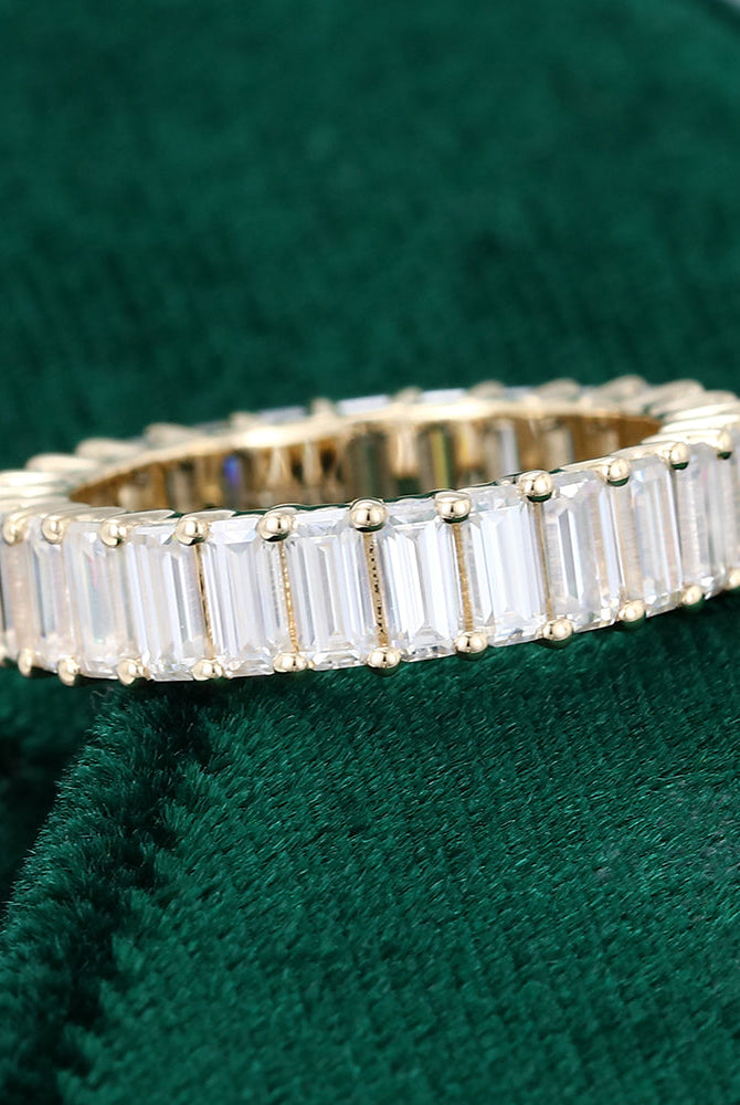 0-25-ct-emerald-moissanite-shared-prong-setting-wedding-band