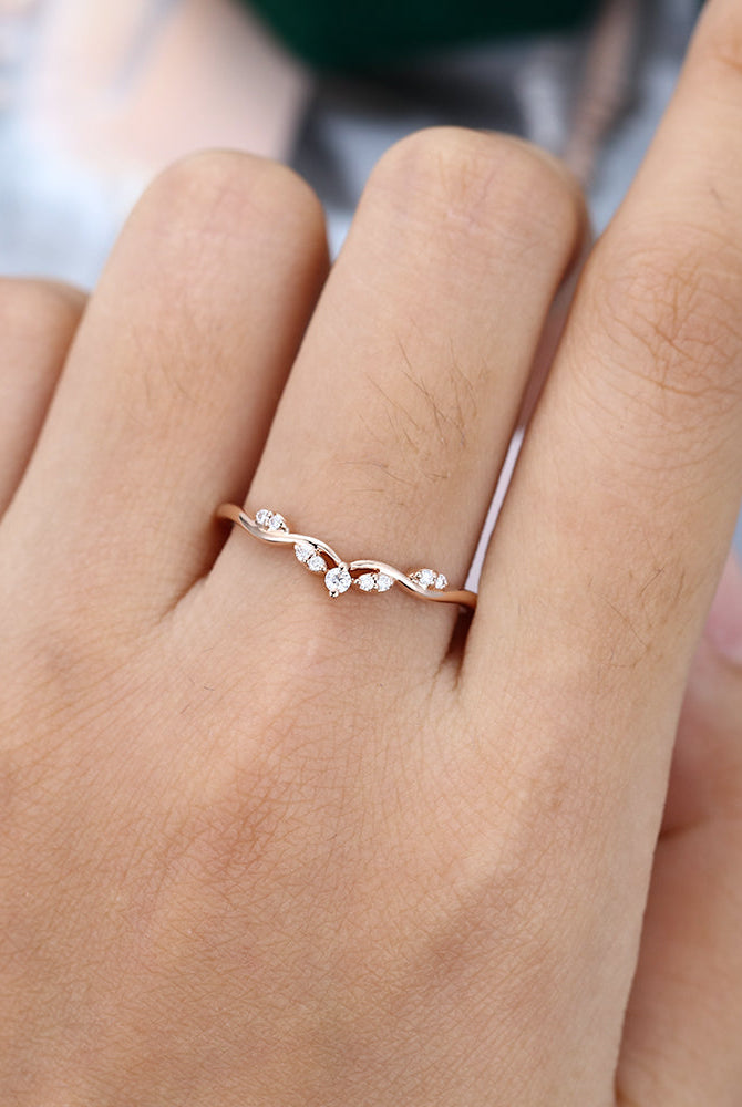 round-moissanite-art-deco-wedding-band