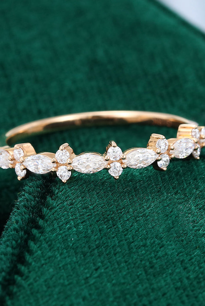 maqruise-round-moissanite-cluster-wedding-band