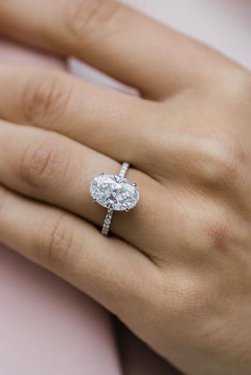 Simple and elegant moissanite rings