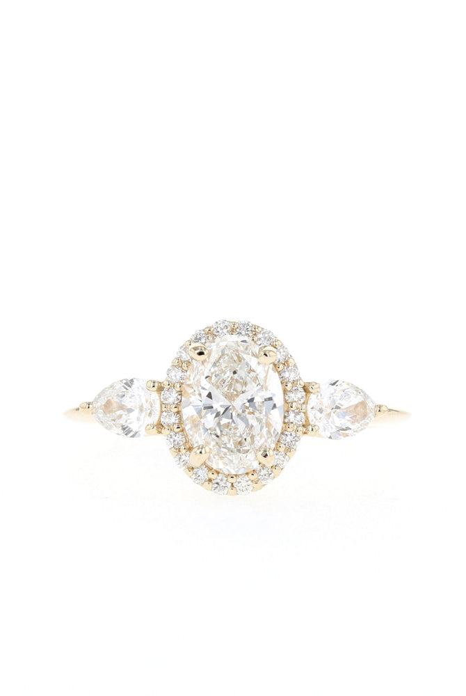 Luxury Oval Engagement Ring