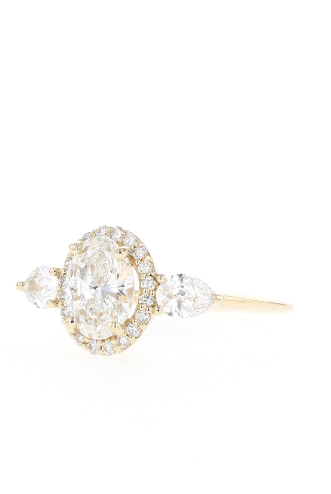 Luxury Oval Engagement Ring