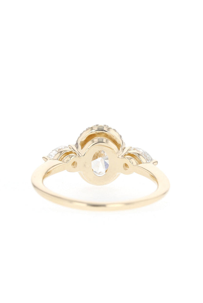Luxury Oval Engagement Ring
