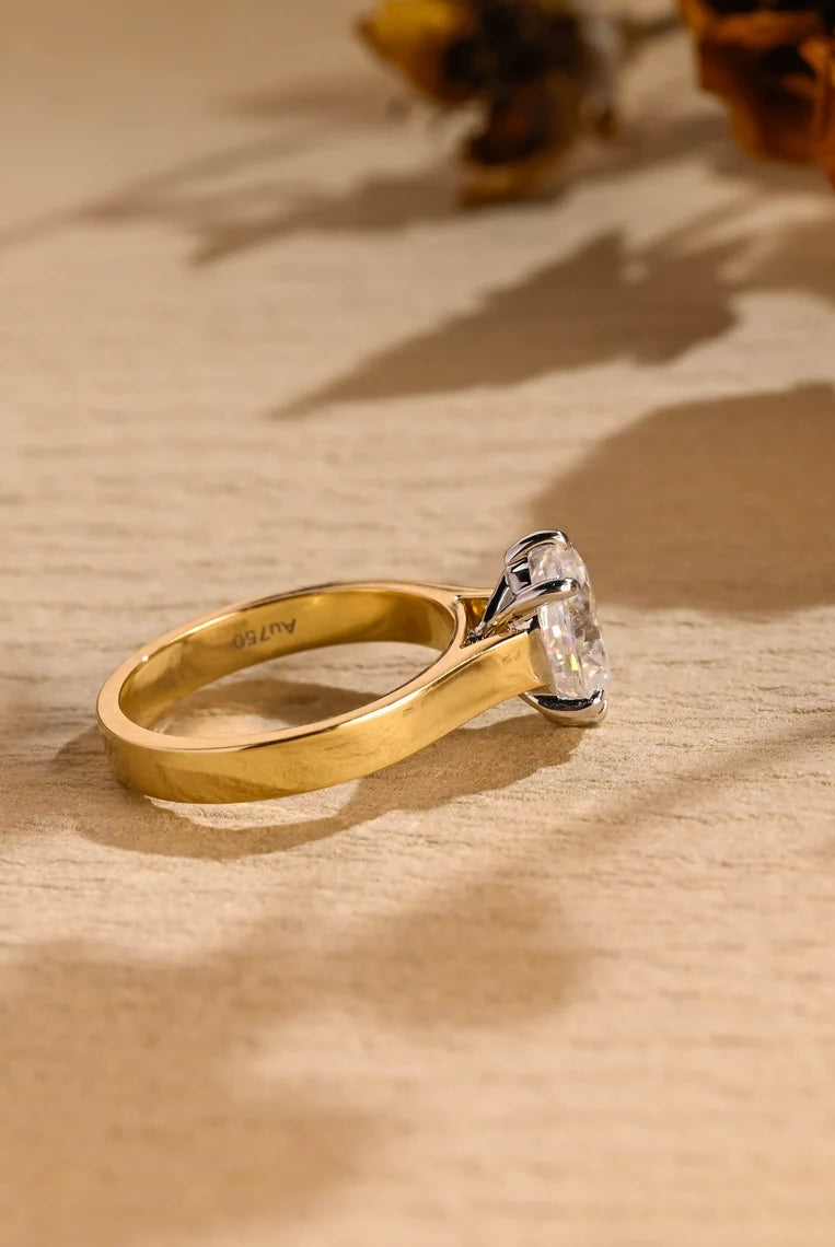 Luxury Oval Engagement Ring
