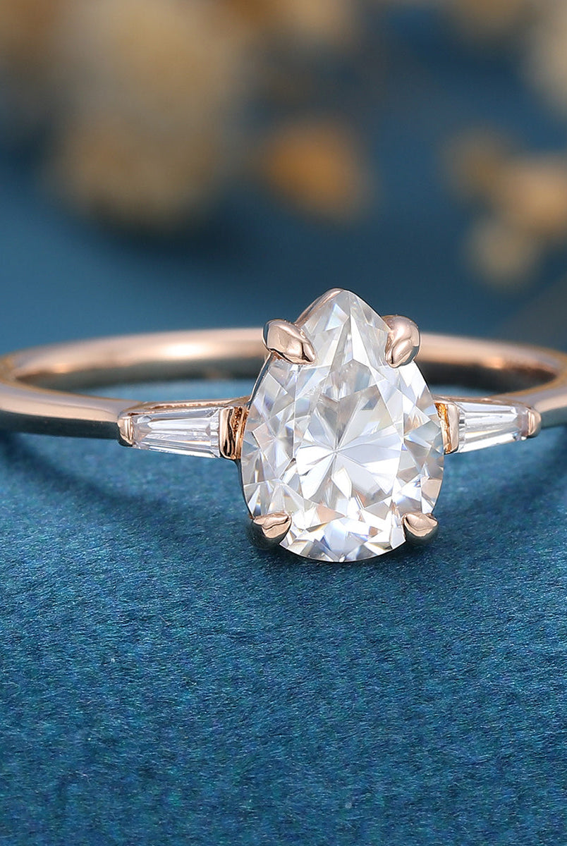 1-0-ct-pear-shaped-moissanite-three-stones-engagement-ring