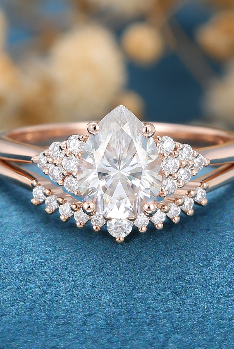 pear-shaped-moissanite-cluster-bridal-set-8